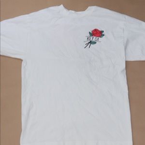 T Shirt with Graphic Design “Key St”